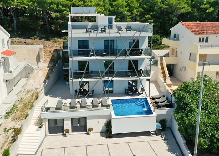 Mia 7 - Omis By Guide